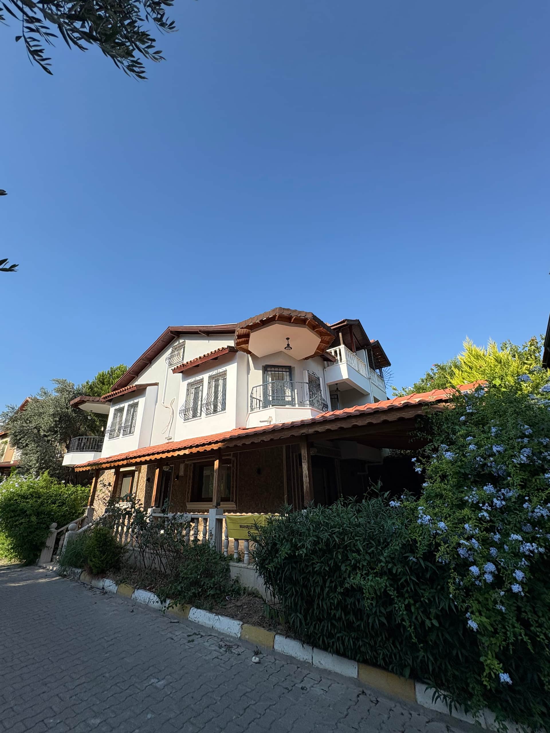 KUŞADASINDA HAVUZLU ELİT SİTE İÇERİSİNDE EMSALSİZ VİLLA — Selçuk