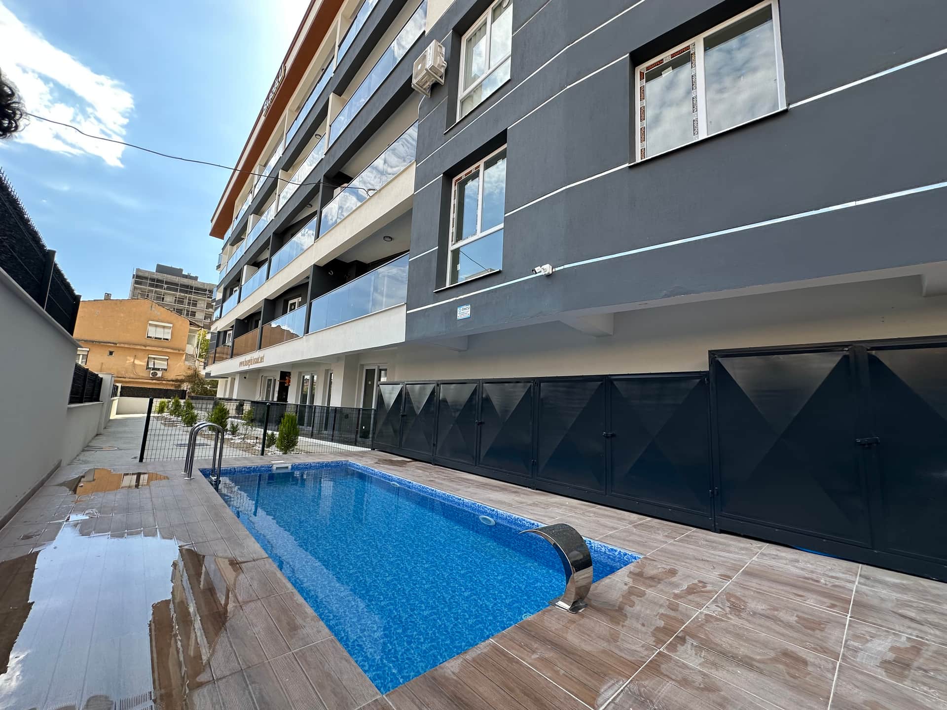 BUCA YAYLACIK MAH. HAVUZLU SİTE İÇERİSİNDE 2+1 — Buca