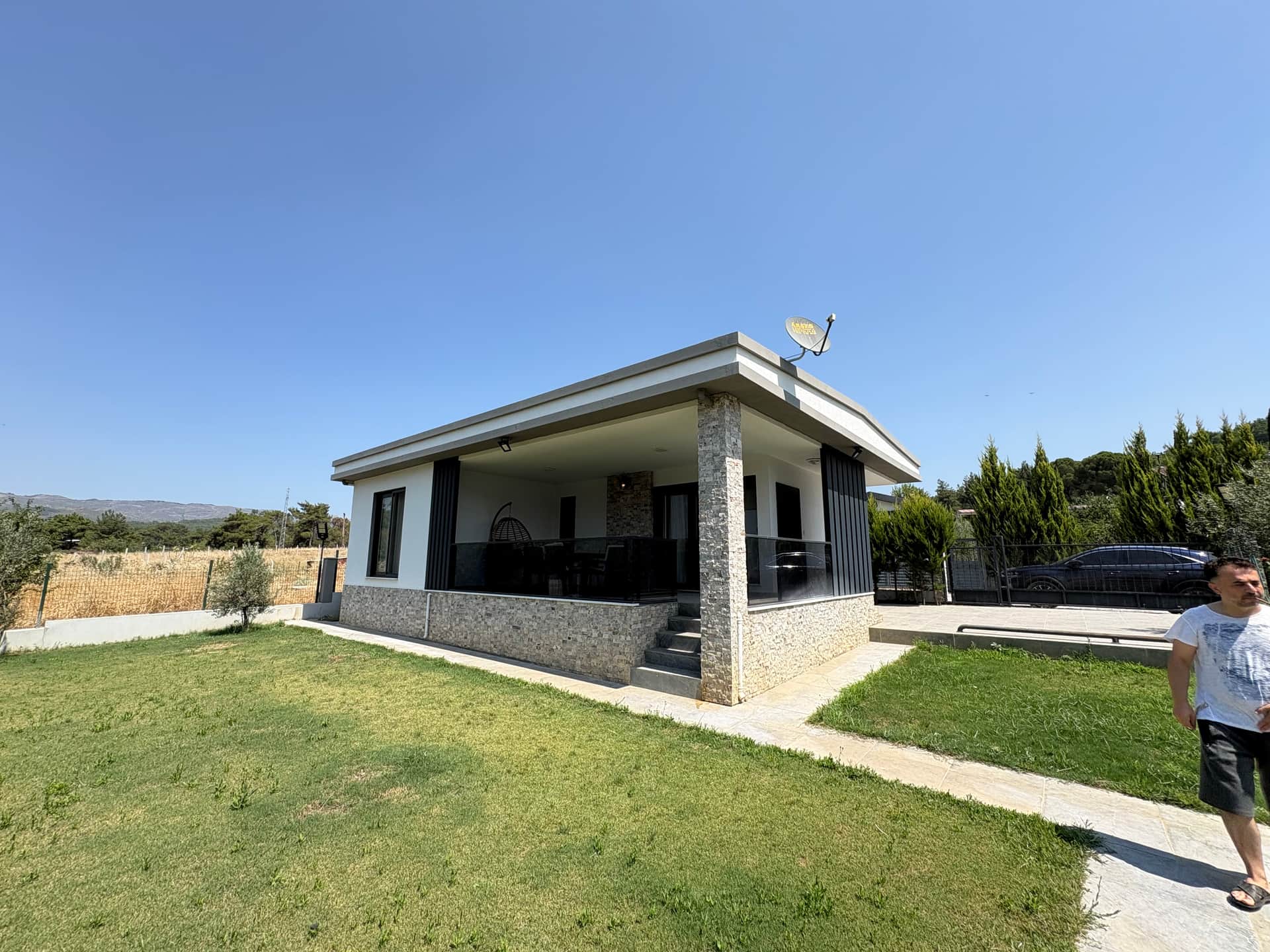 MENDERES ANA YOL YAKINI SİTE İÇERİSİNDE PEYZAJLI BAHÇE — Menderes